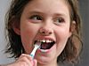 Миенето на зъбите от ранно детство ги пази здрави години напред