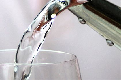 Добавянето на флуор към питейната вода е вредно