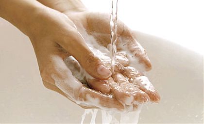 Грижа за ръцете: водни процедури